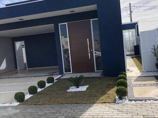 #153 - Casa em condomínio para Venda em Caçapava - SP